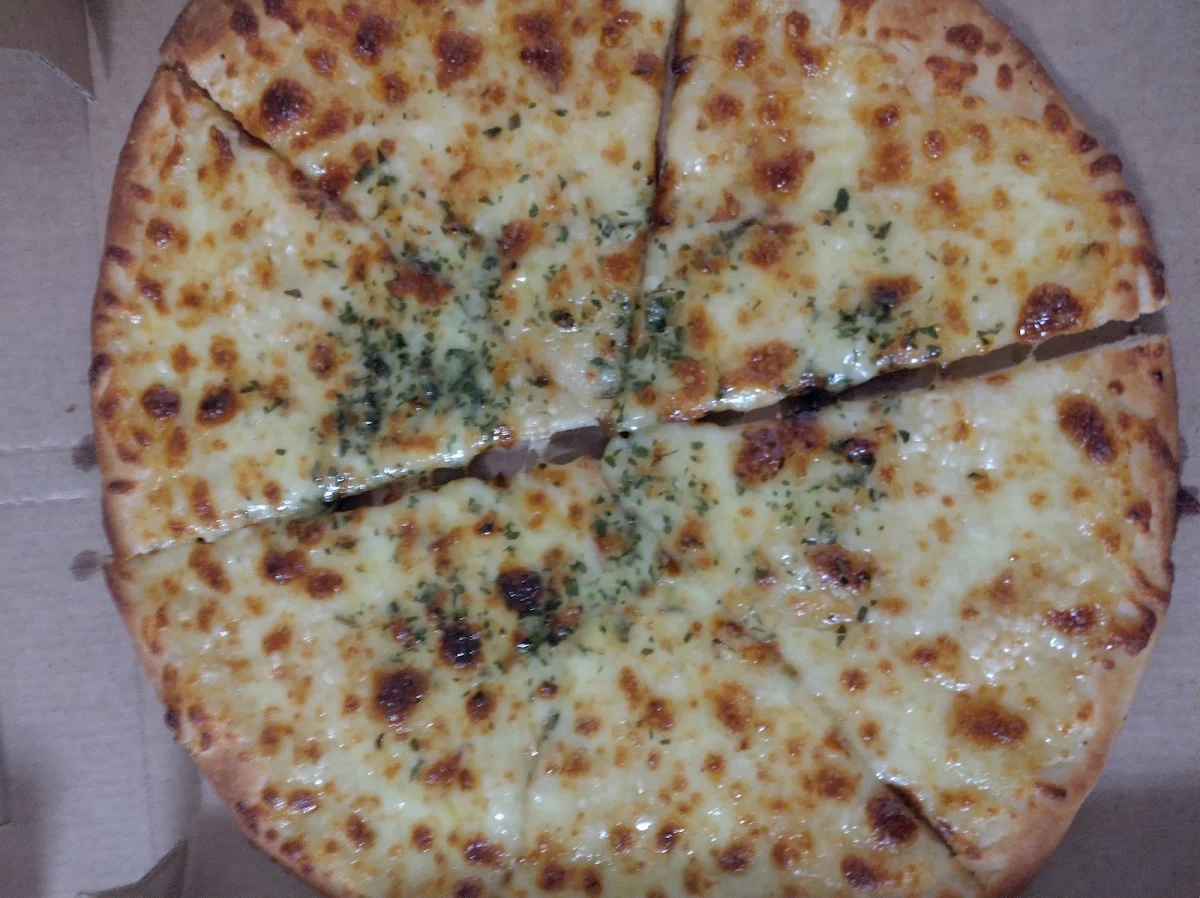 Garlic & Cheese Pizza