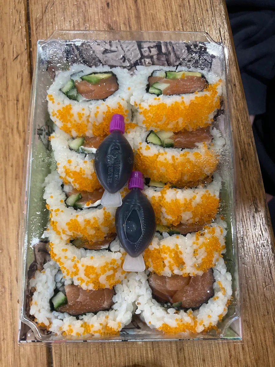 Salmon Roll, Sushi Sushi Barkly Square