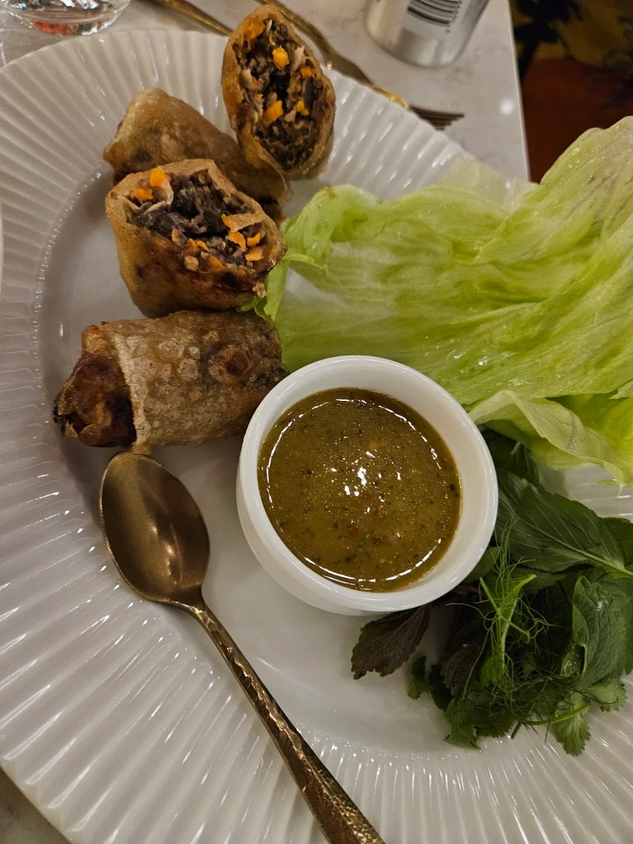 Crispy Escargot & Pork Spring Rolls, Lúc Lắc