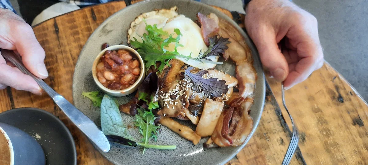 Big Breakfast, Earthy Eats