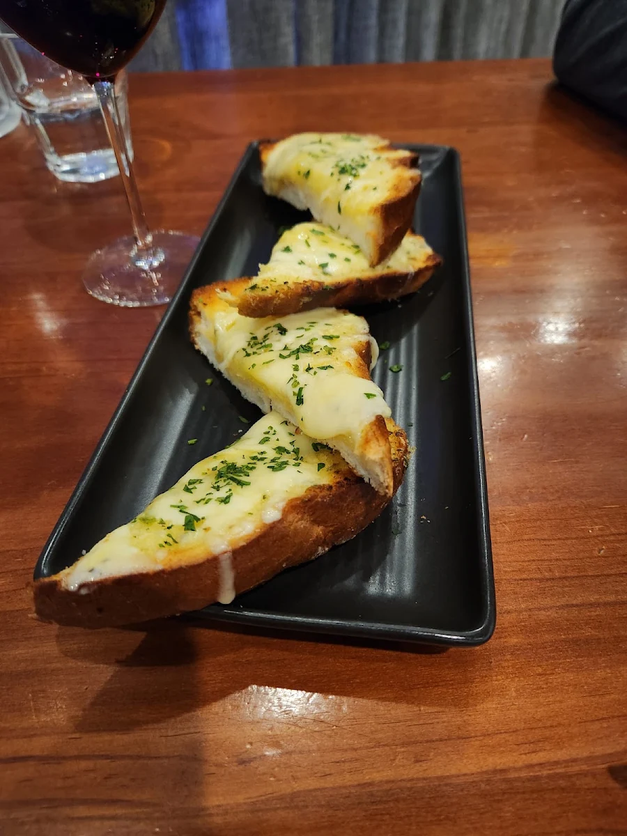Garlic & Cheese Bread