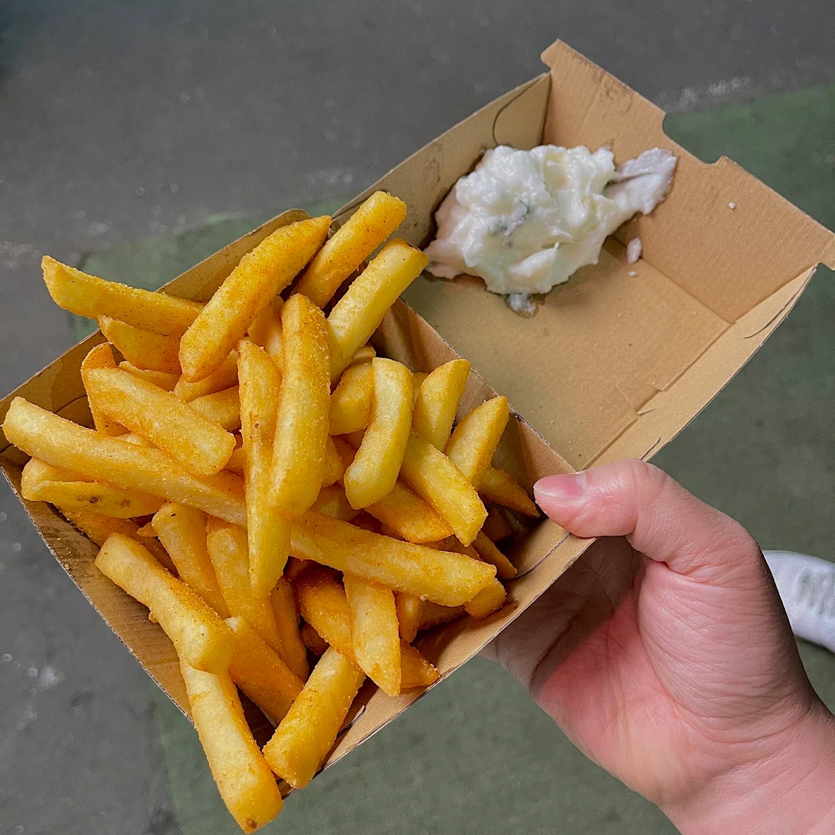 Chips with Garlic Dip