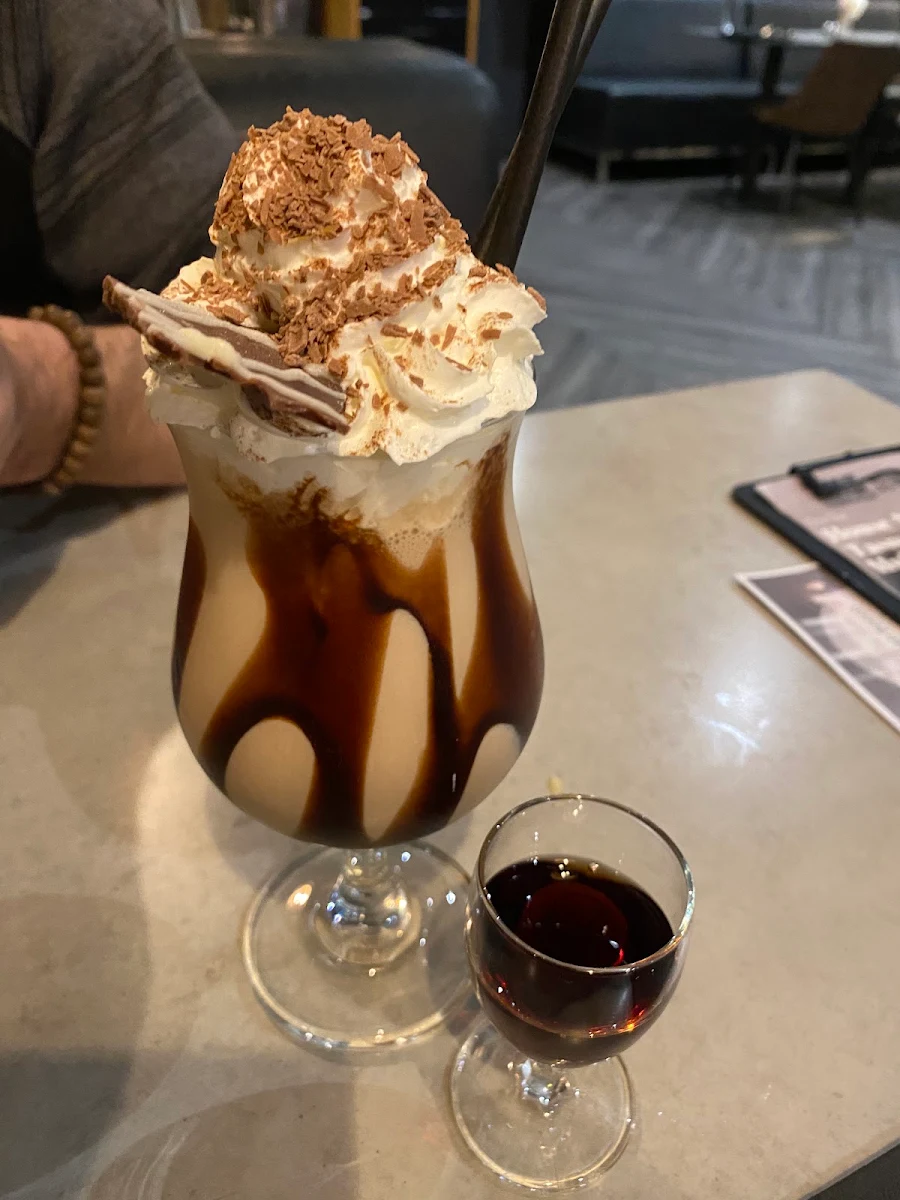 Mudslide, Titanium Bar & Bistro