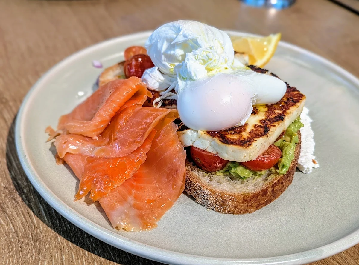 Smashed Avo Salmon, Coffeehood Cafe
