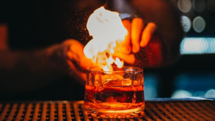 Highlights, The Double Barrel Bar