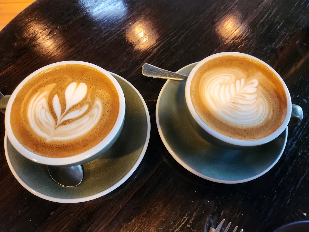 Flat White, Fables Bar & Café