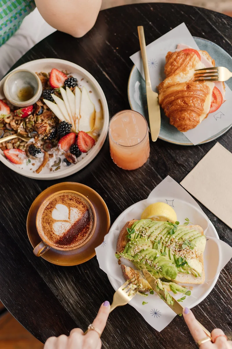 Highlights, Fables Bar & Café