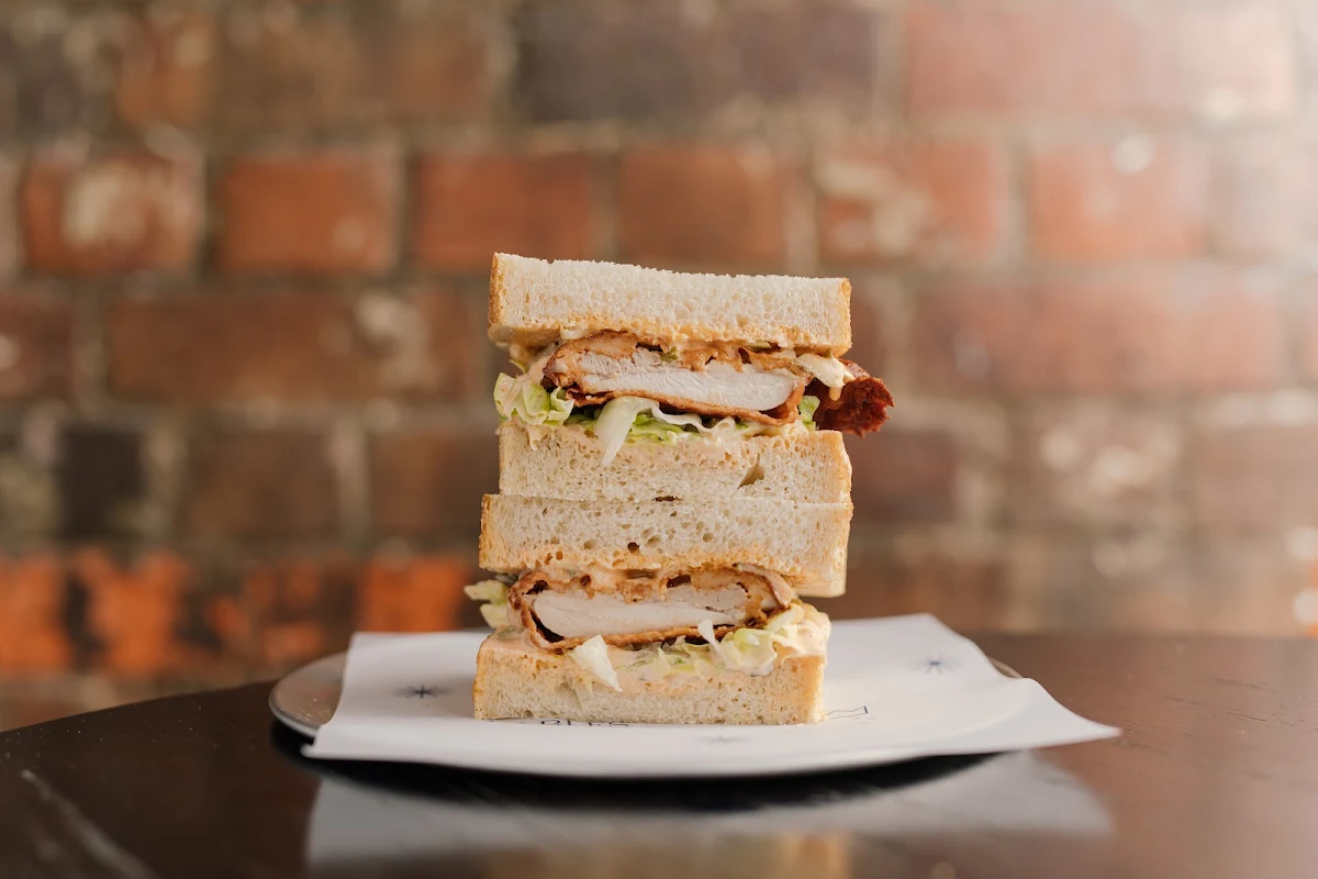 Highlights, Fables Bar & Café