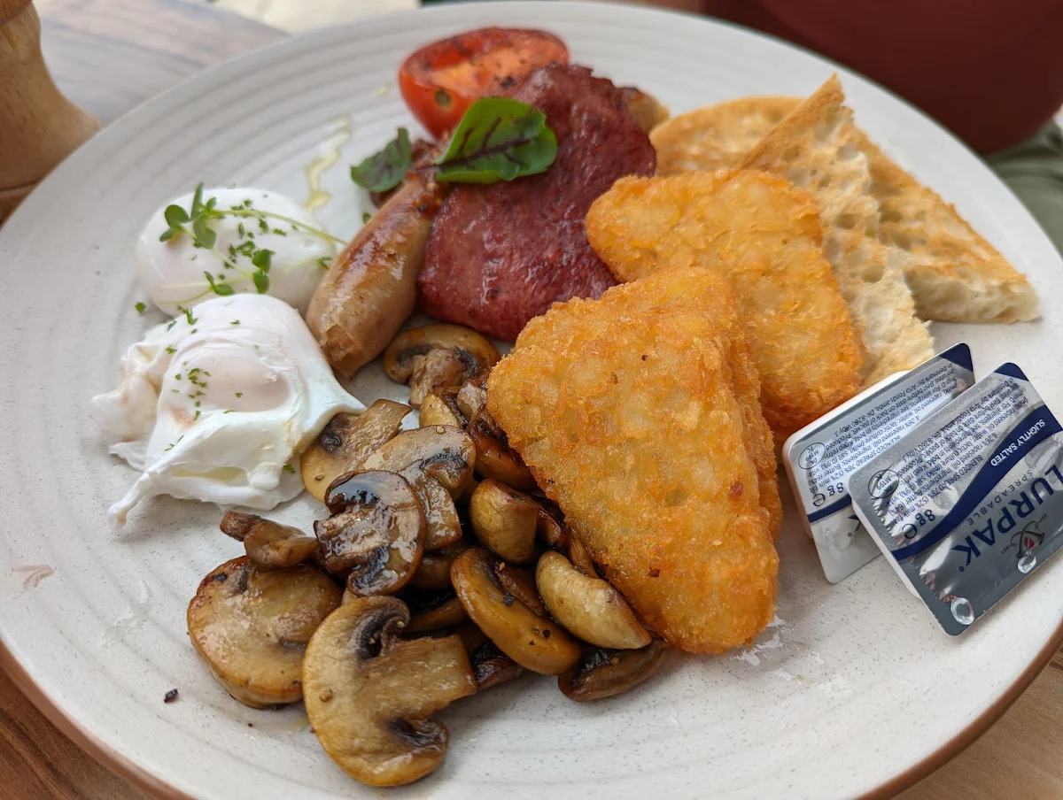 Highlights, Cafe 52