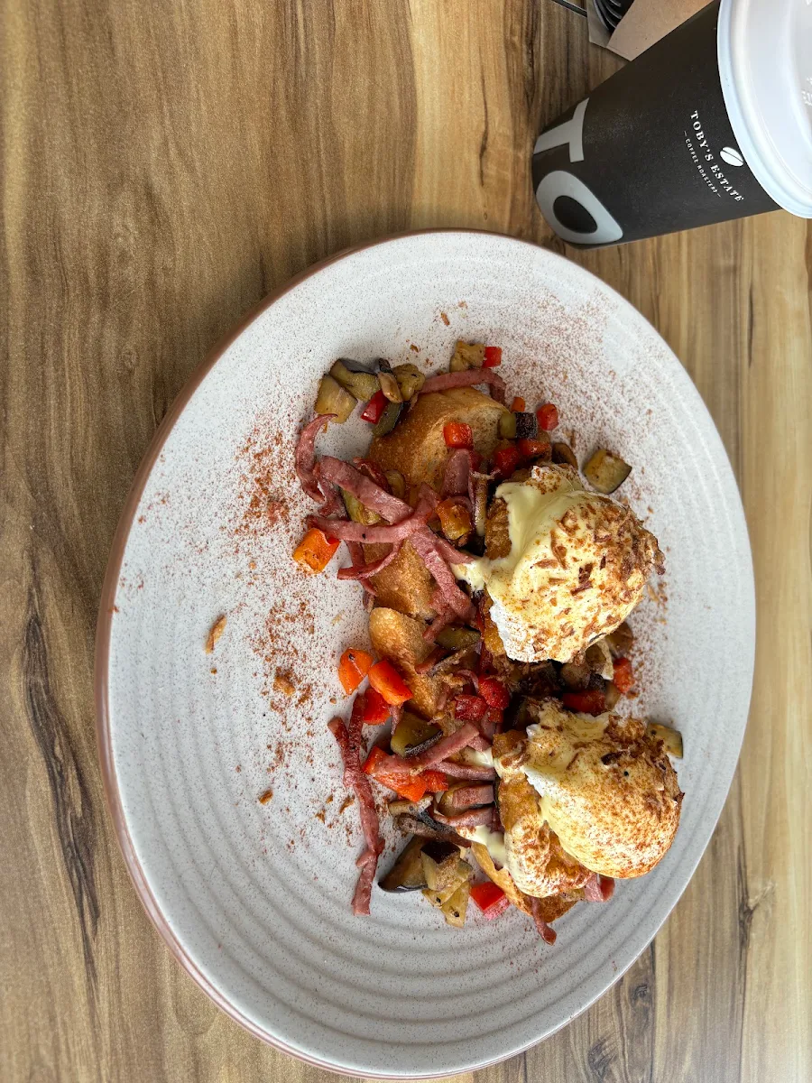 Highlights, Cafe 52