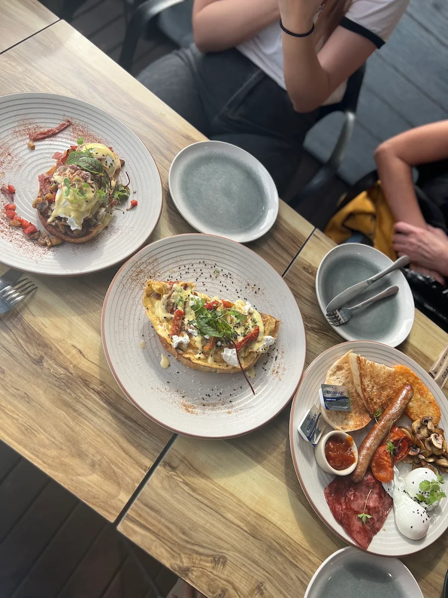 Smashed Avo & Seta, Cafe 52