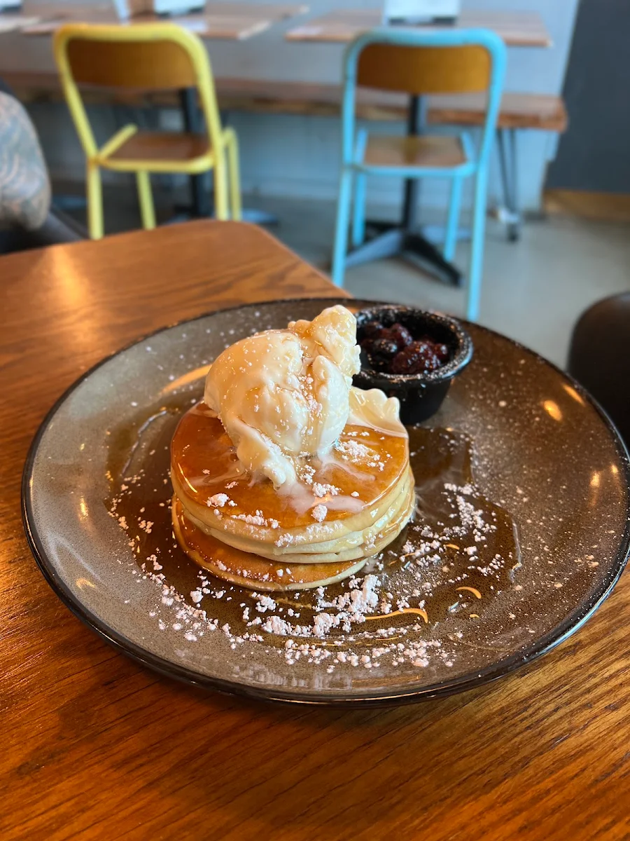 Pancakes with Vanilla Bean Icecream and Maple Syrup