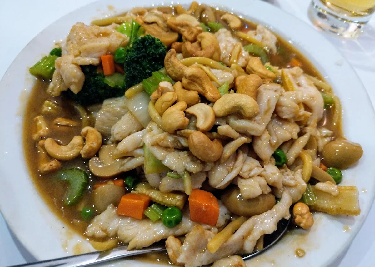 Braised Chicken with Cashew Nuts