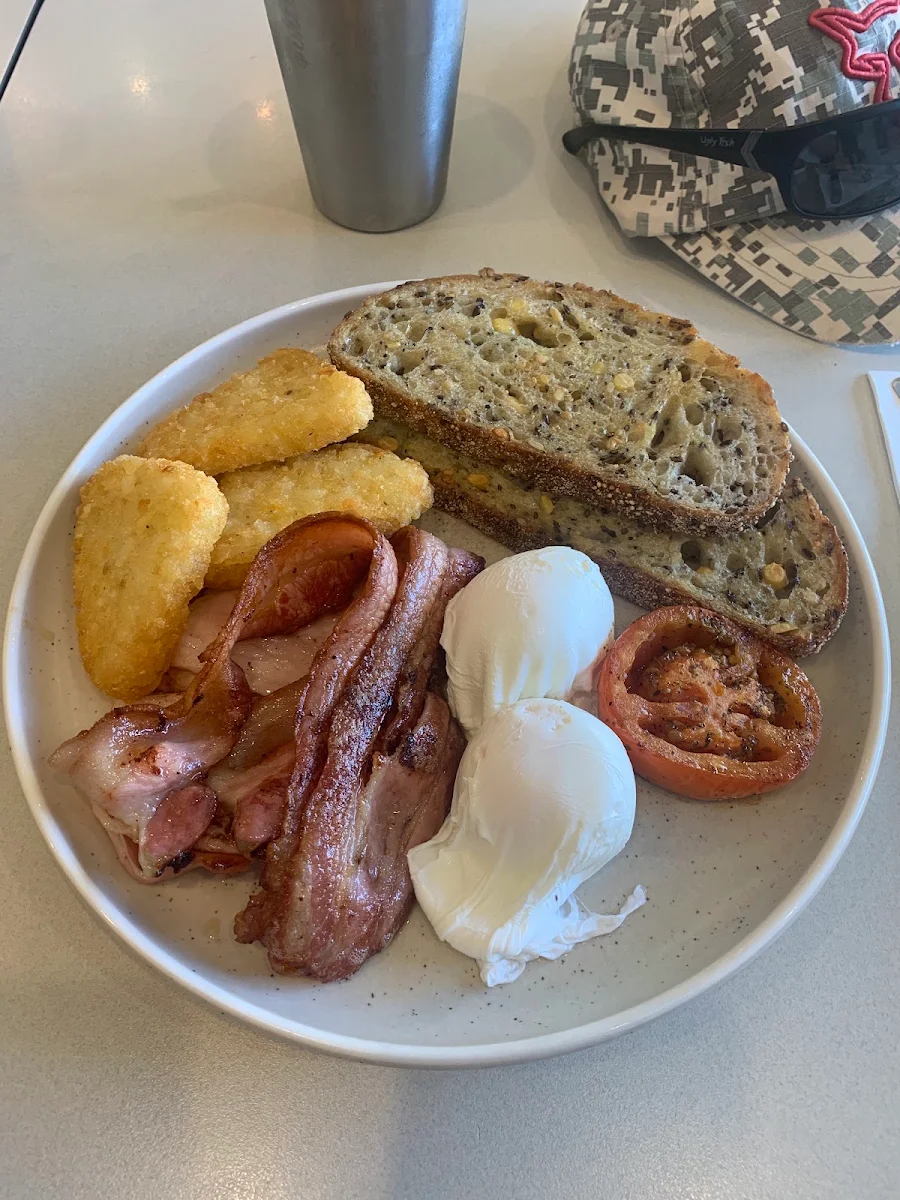 Classic Bacon and Eggs with Hash Browns