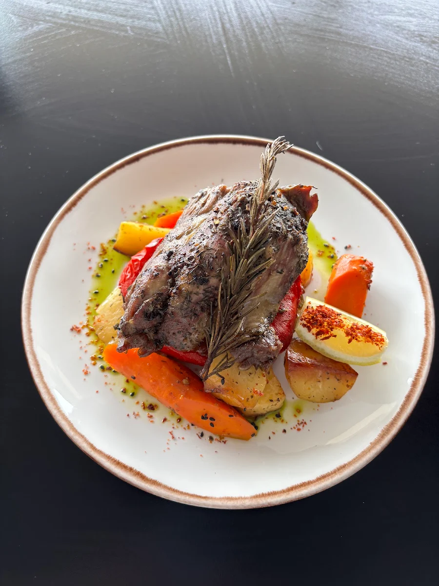 Highlights, Nouli's Cafe