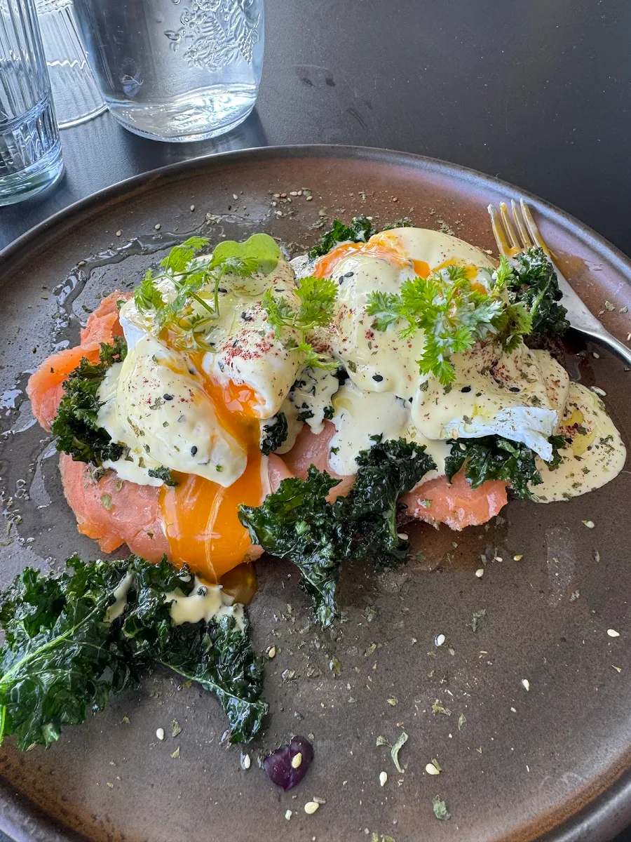 Highlights, Nouli's Cafe