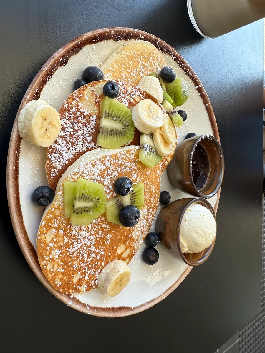 Highlights, Nouli's Cafe