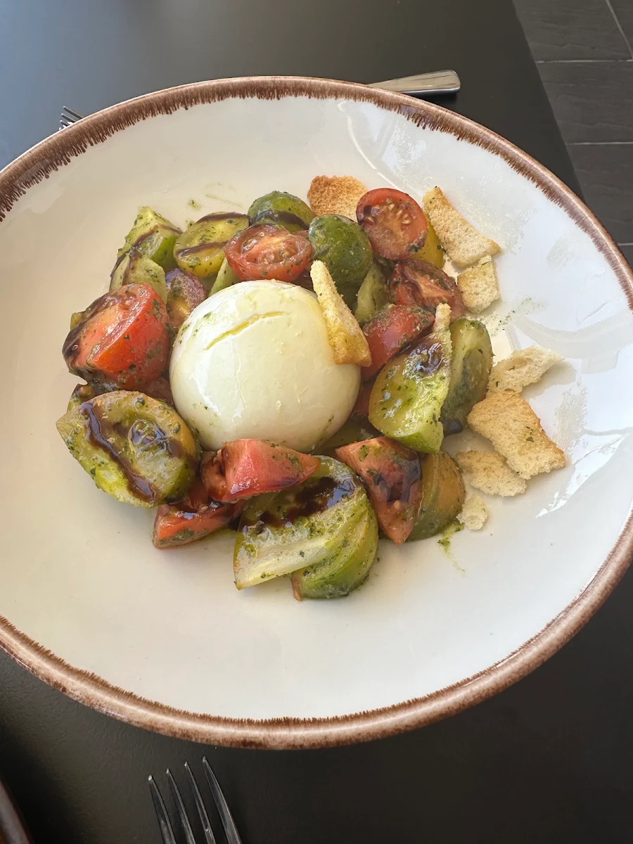 Highlights, Nouli's Cafe
