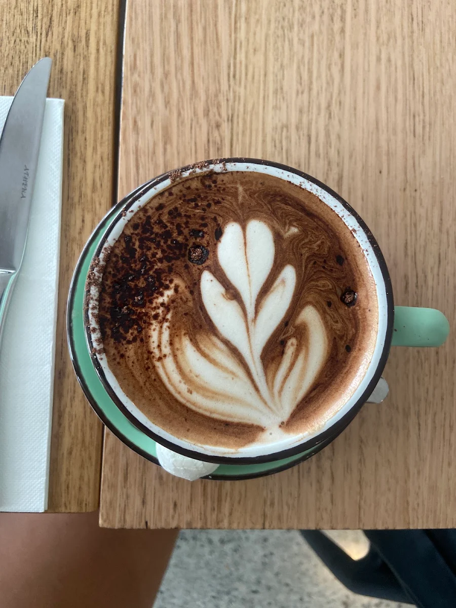Highlights, Nouli's Cafe