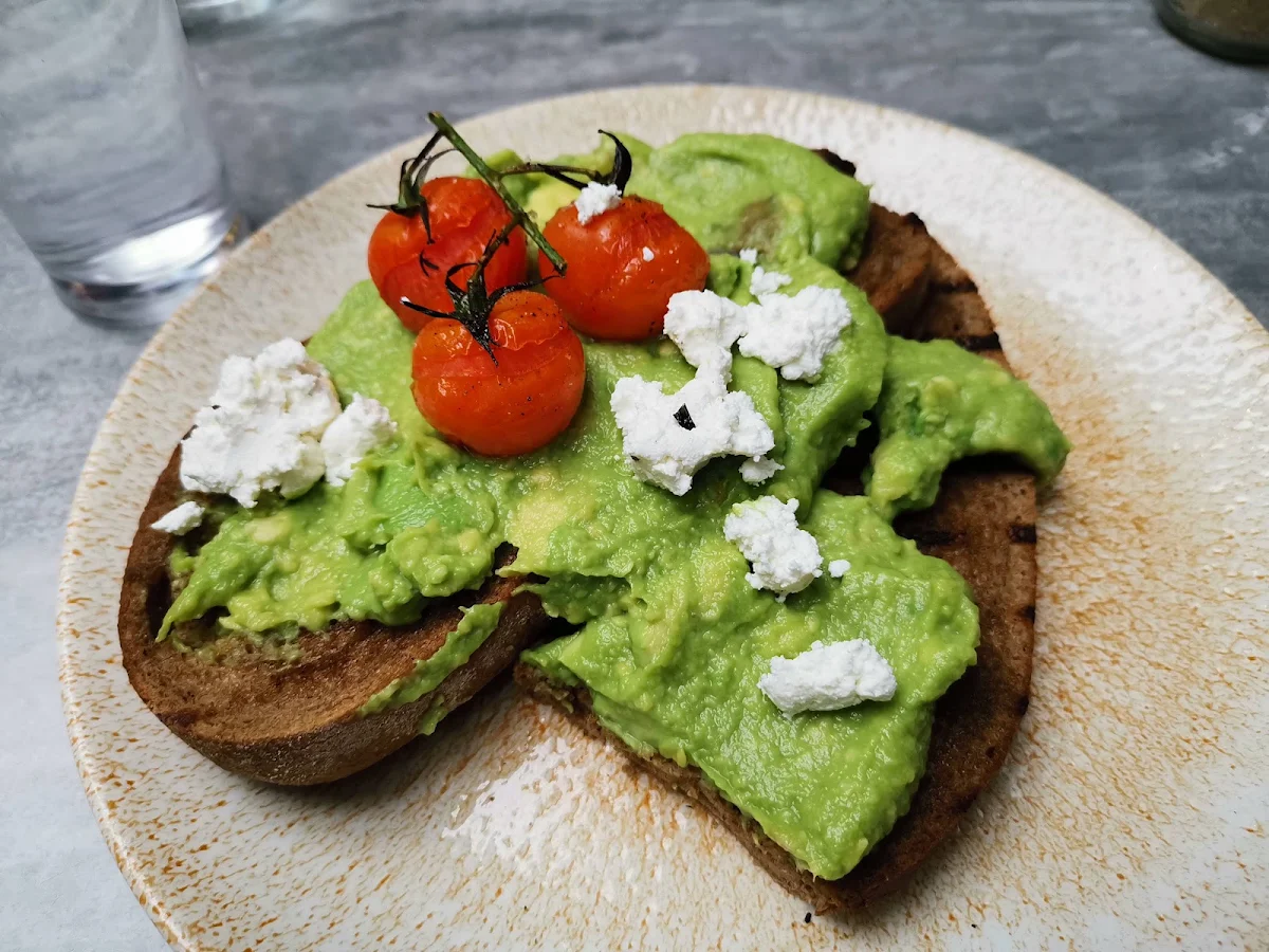 Smashed Avo, Henry and The Fox