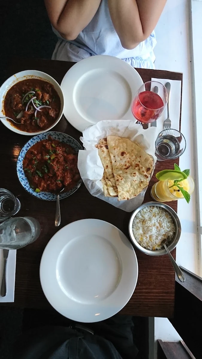 Gobi Naan, Charminar Klemzig