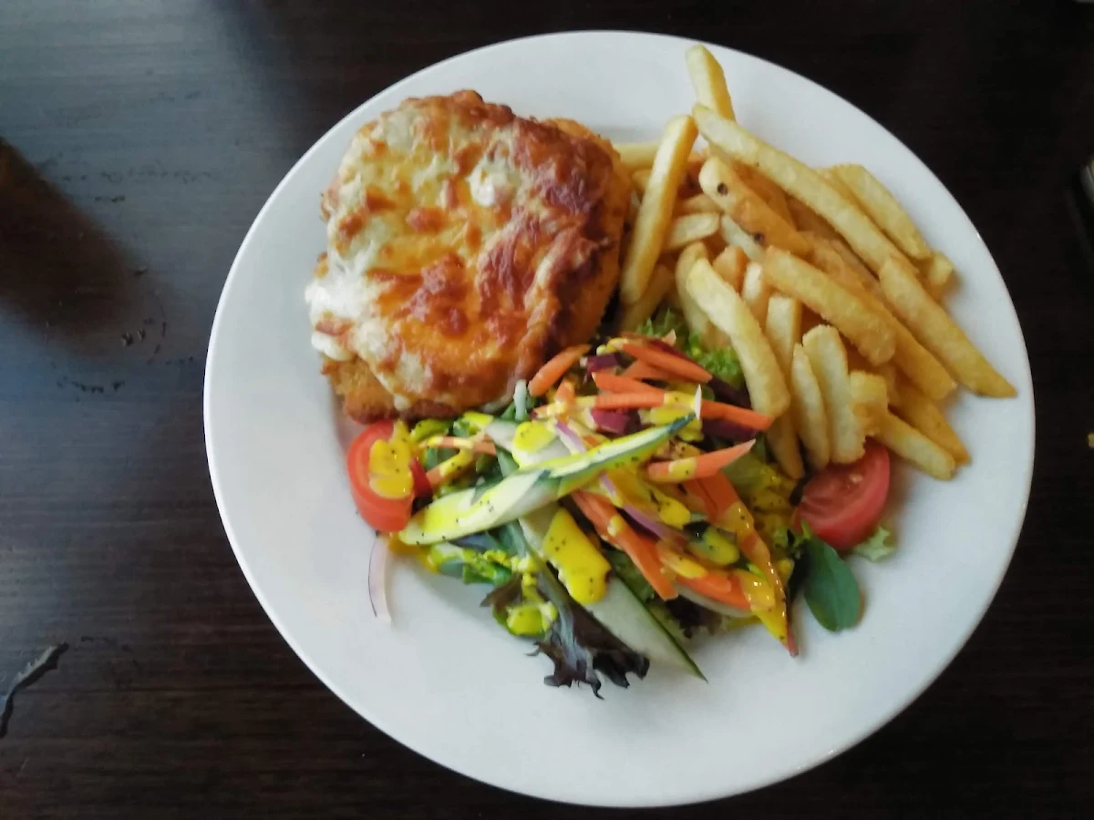 Schnitzel, Junction Hotel