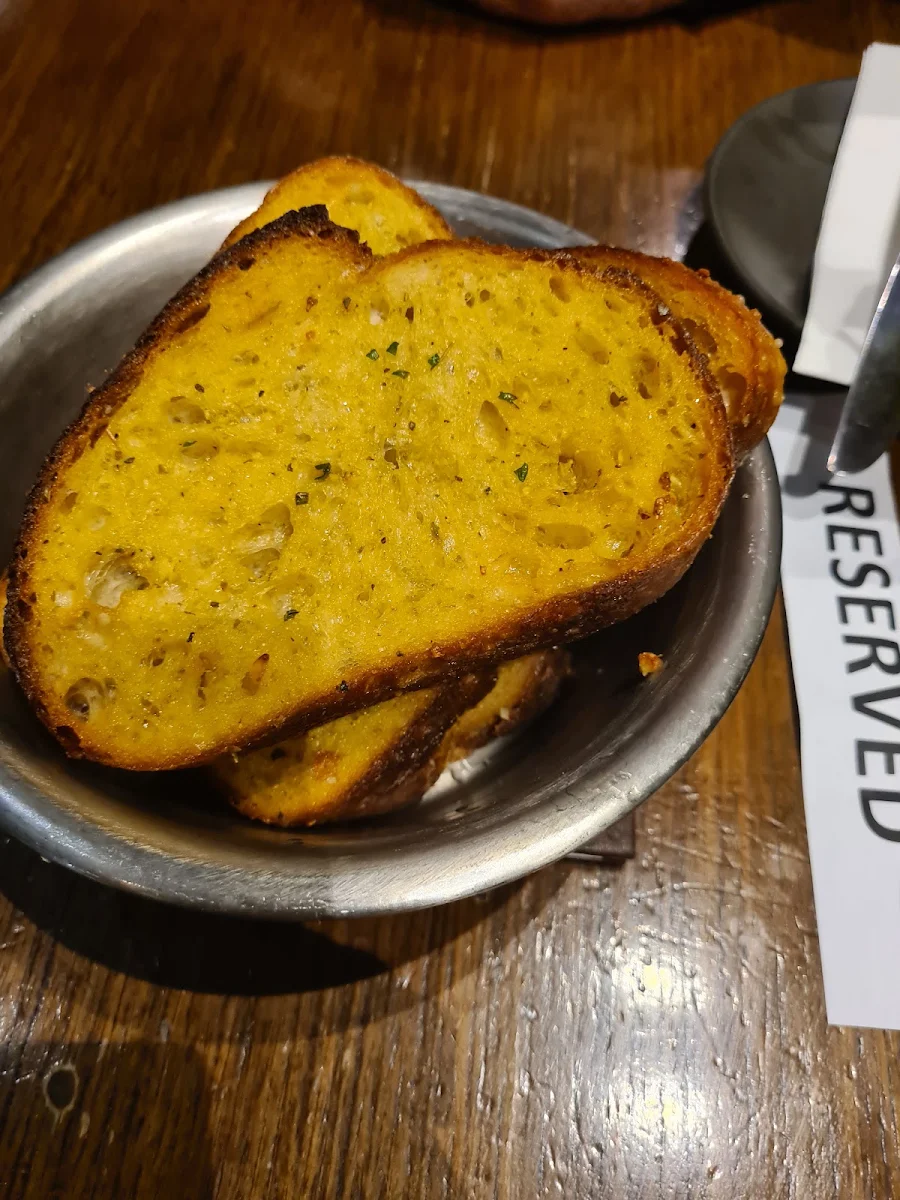 Garlic Bread, Benny's Bar & Cafe