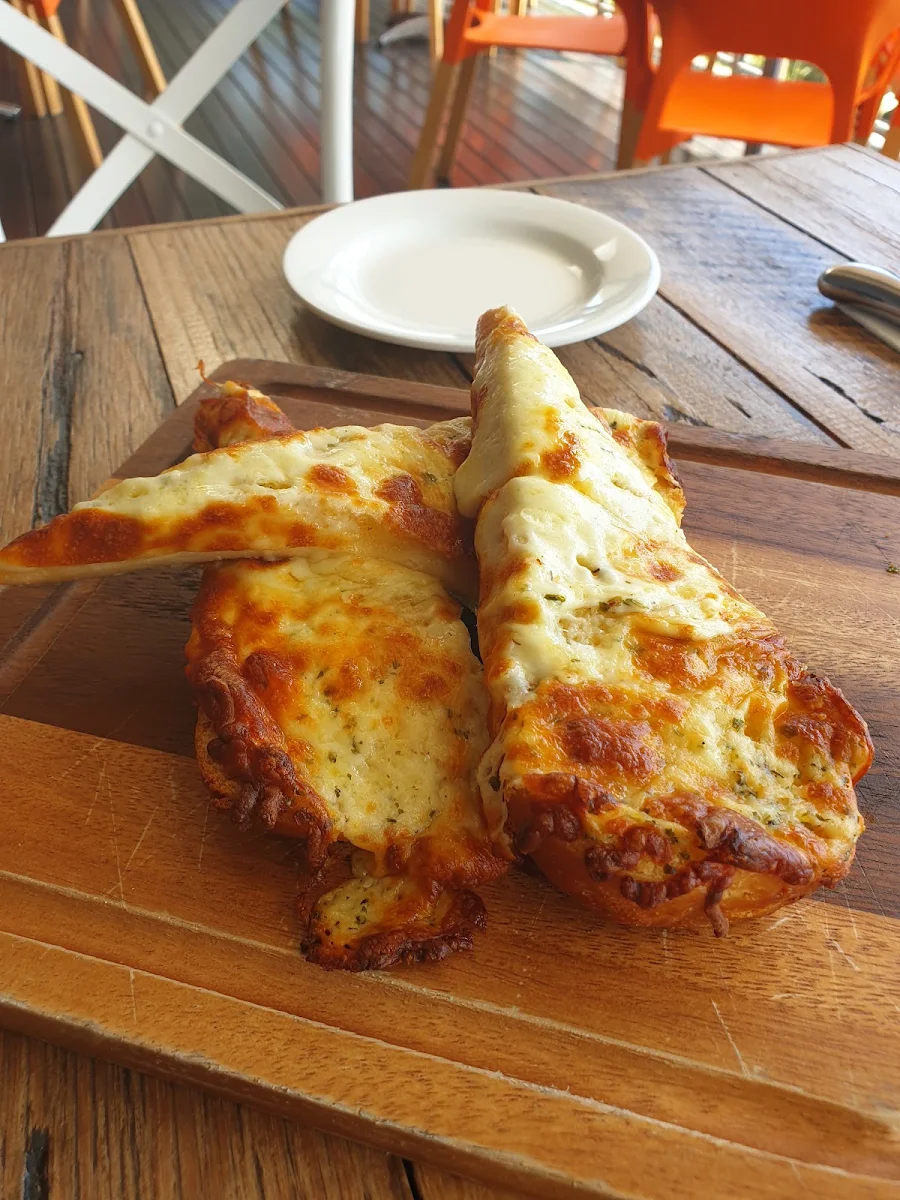 Cheesy Garlic Bread V