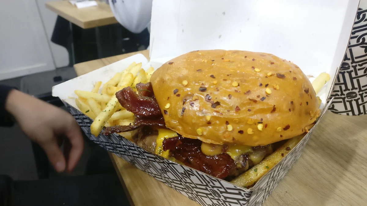 Flame Canada, L B BURGERS