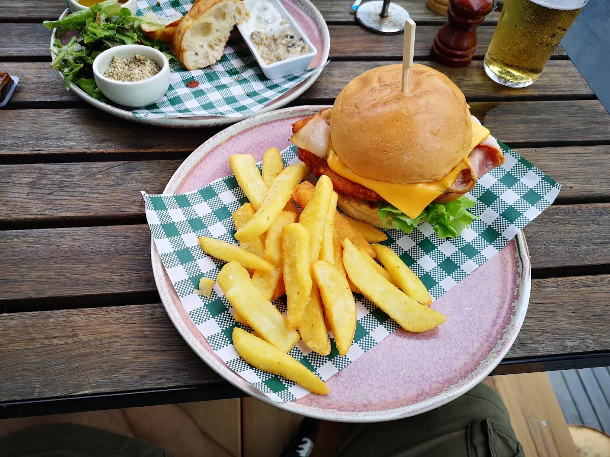 Cheeseburger & Chips, Robina Pavilion