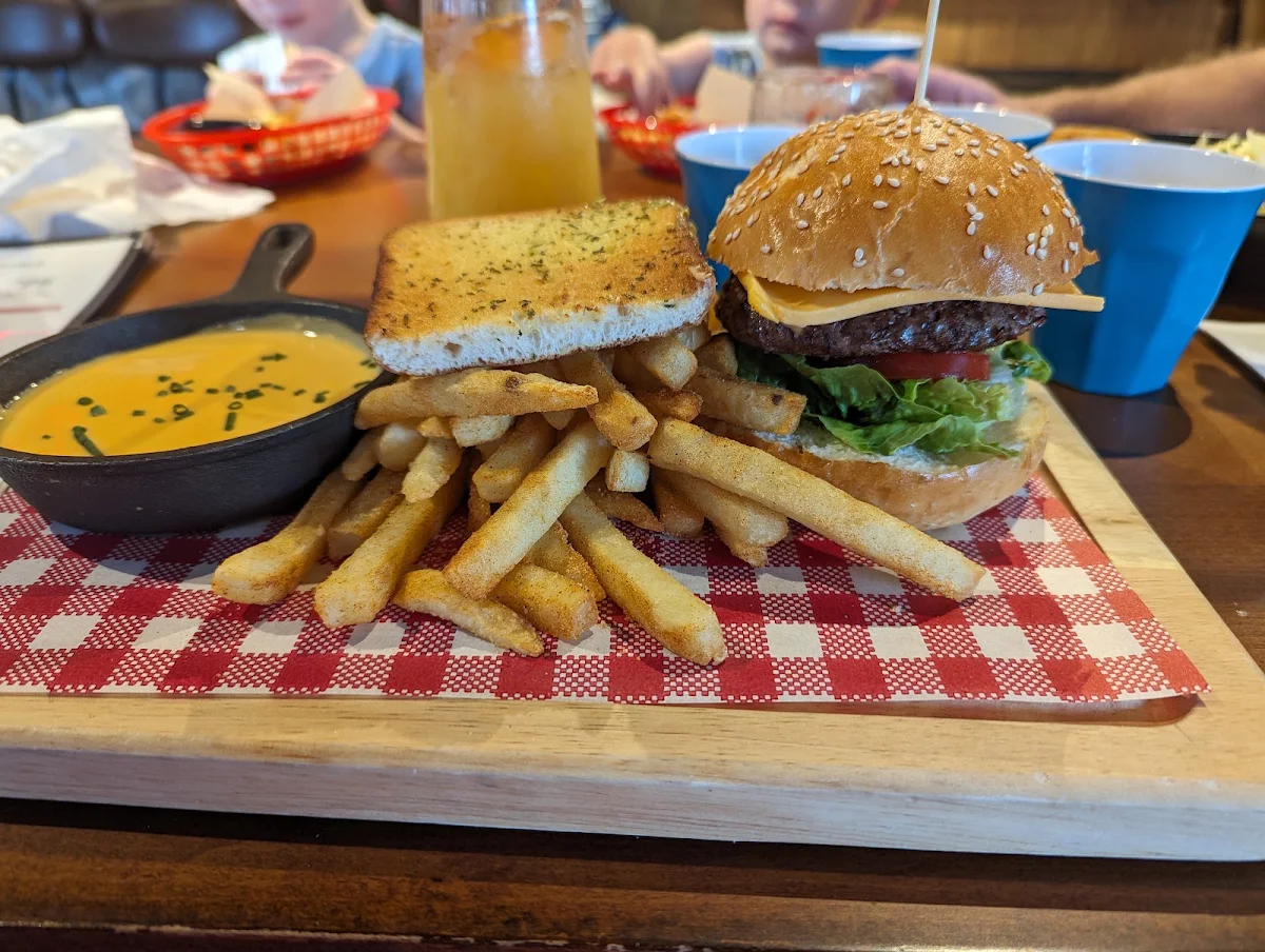 Highlights, Lone Star Rib House & Brews Munno Para