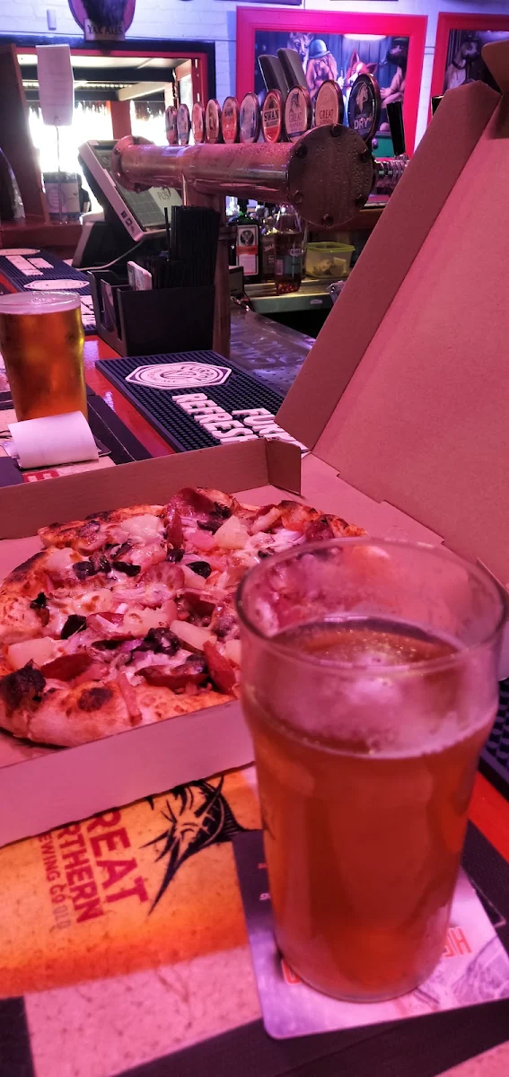 Pizza, The Walkabout Hotel