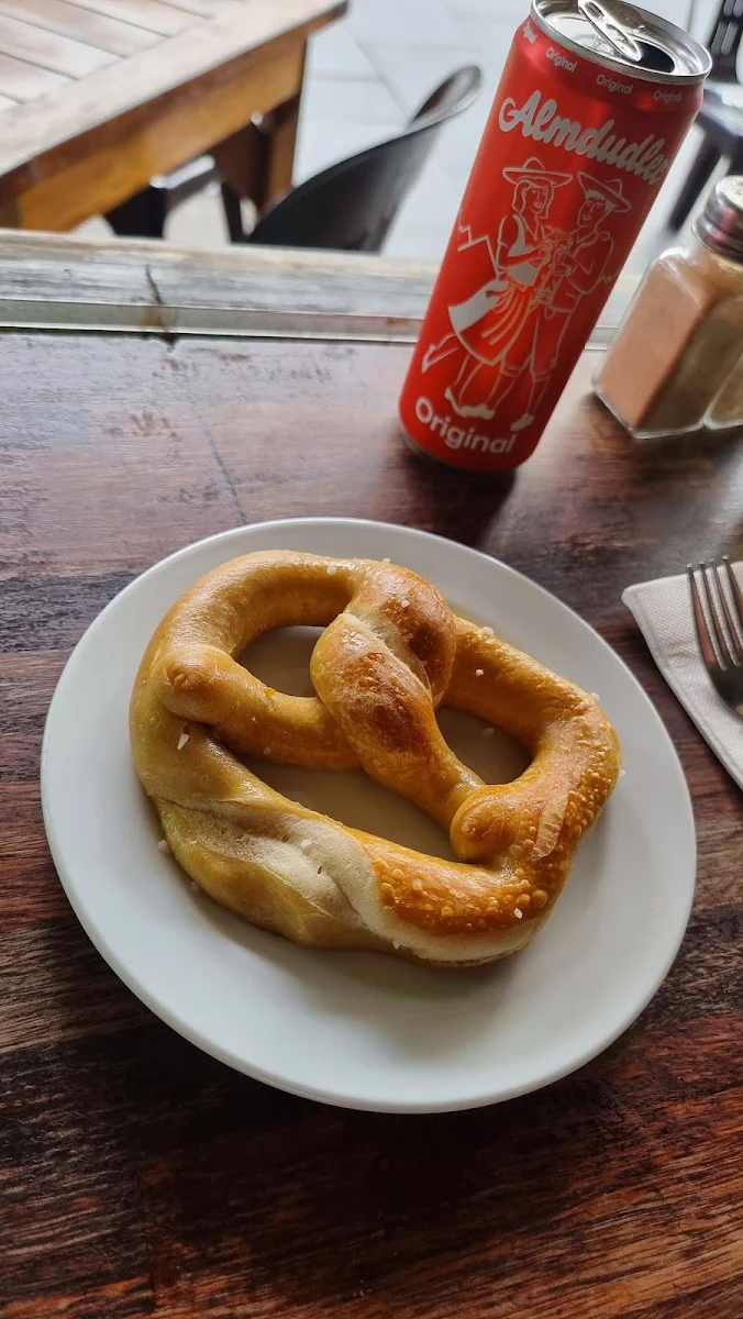 Pretzel, Una's