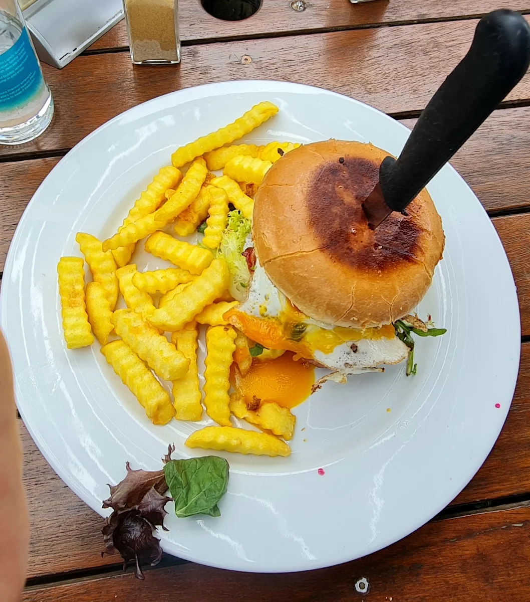Echuca Burger, The Echuca Hotel