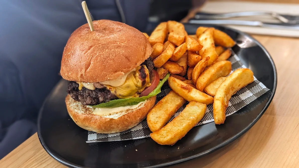 Cheeseburger, Castello's Victorian Tavern