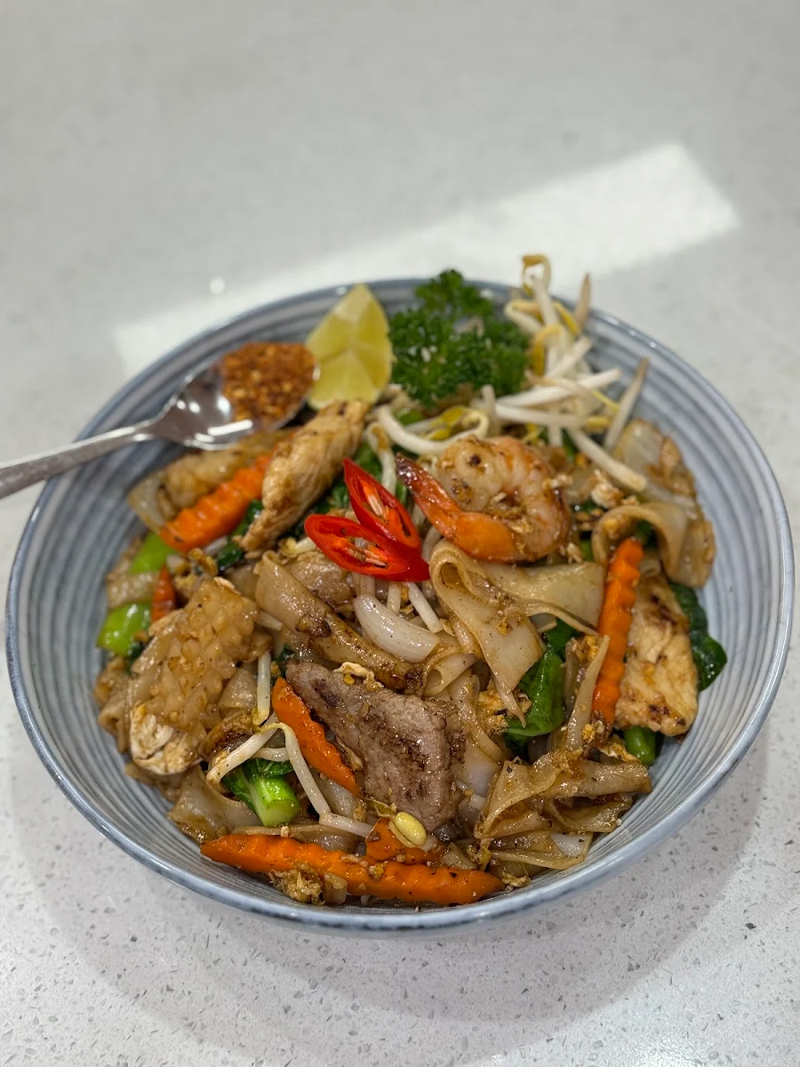 Stir-Fried Flat Noodle Combination Hủ Tiếu Xào Thập Cẩm
