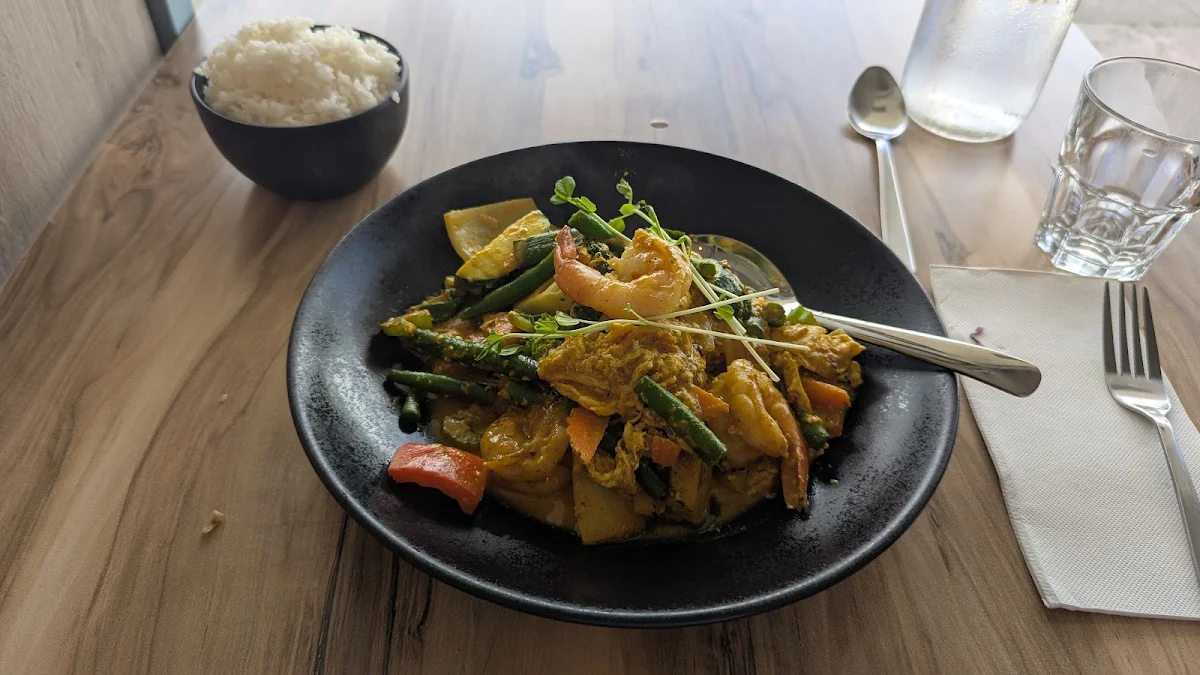 Yellow Curry Prawns, Lords Place Thai Restaurant