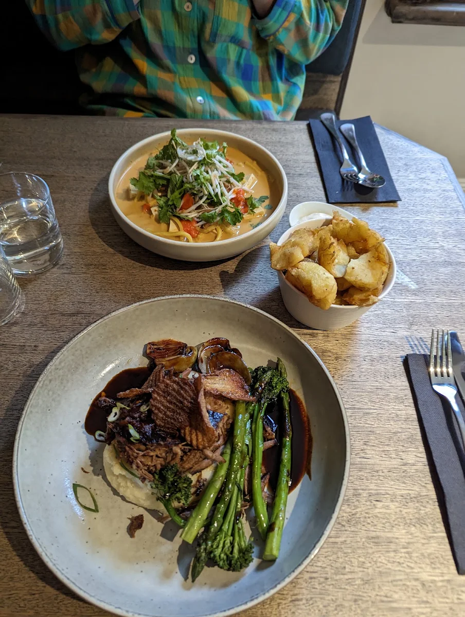 Highlights, Lost Captain Restaurant & Taphouse