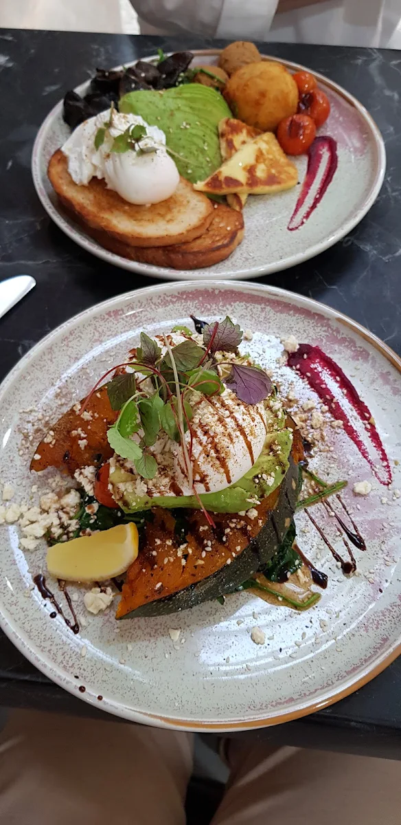 Highlights, Carpe Diem Cafe