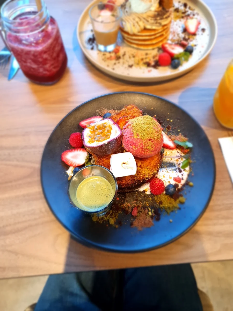 Highlights, Daybreak Cafe