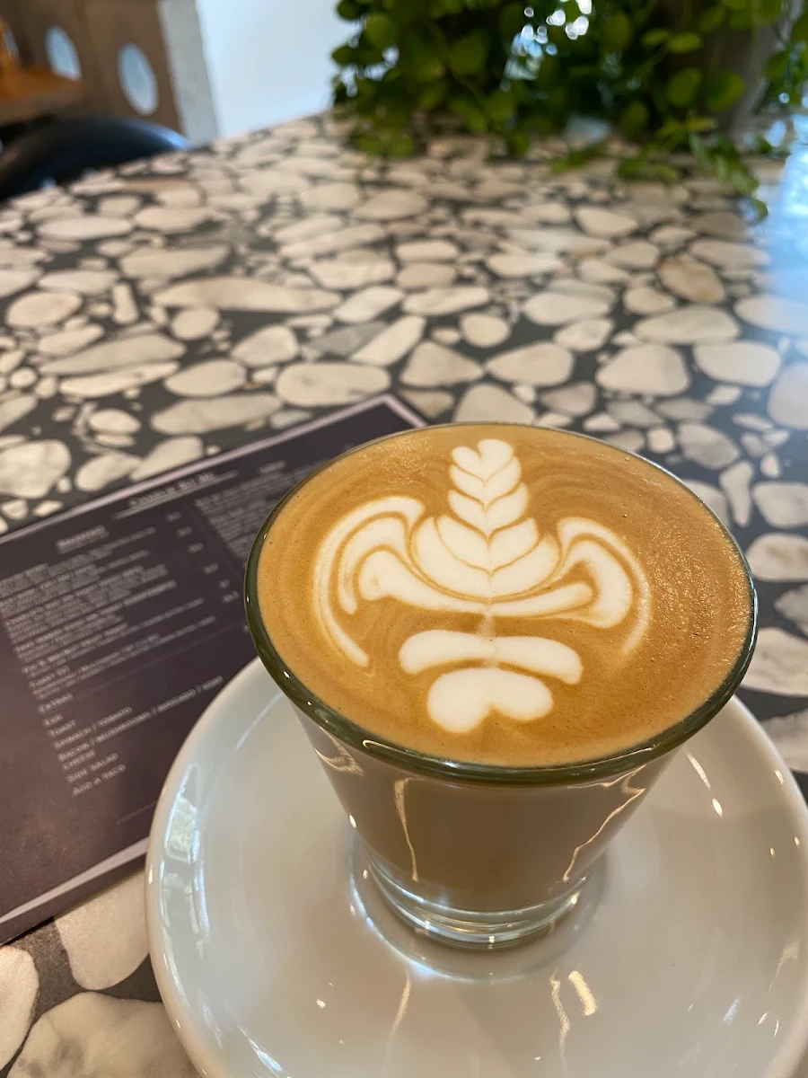 Flat White, Charlie Bit Me Cafe