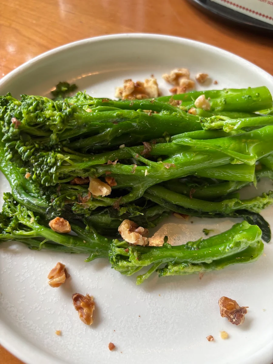 Steamed Broccoli, Luce Bar e Cibo