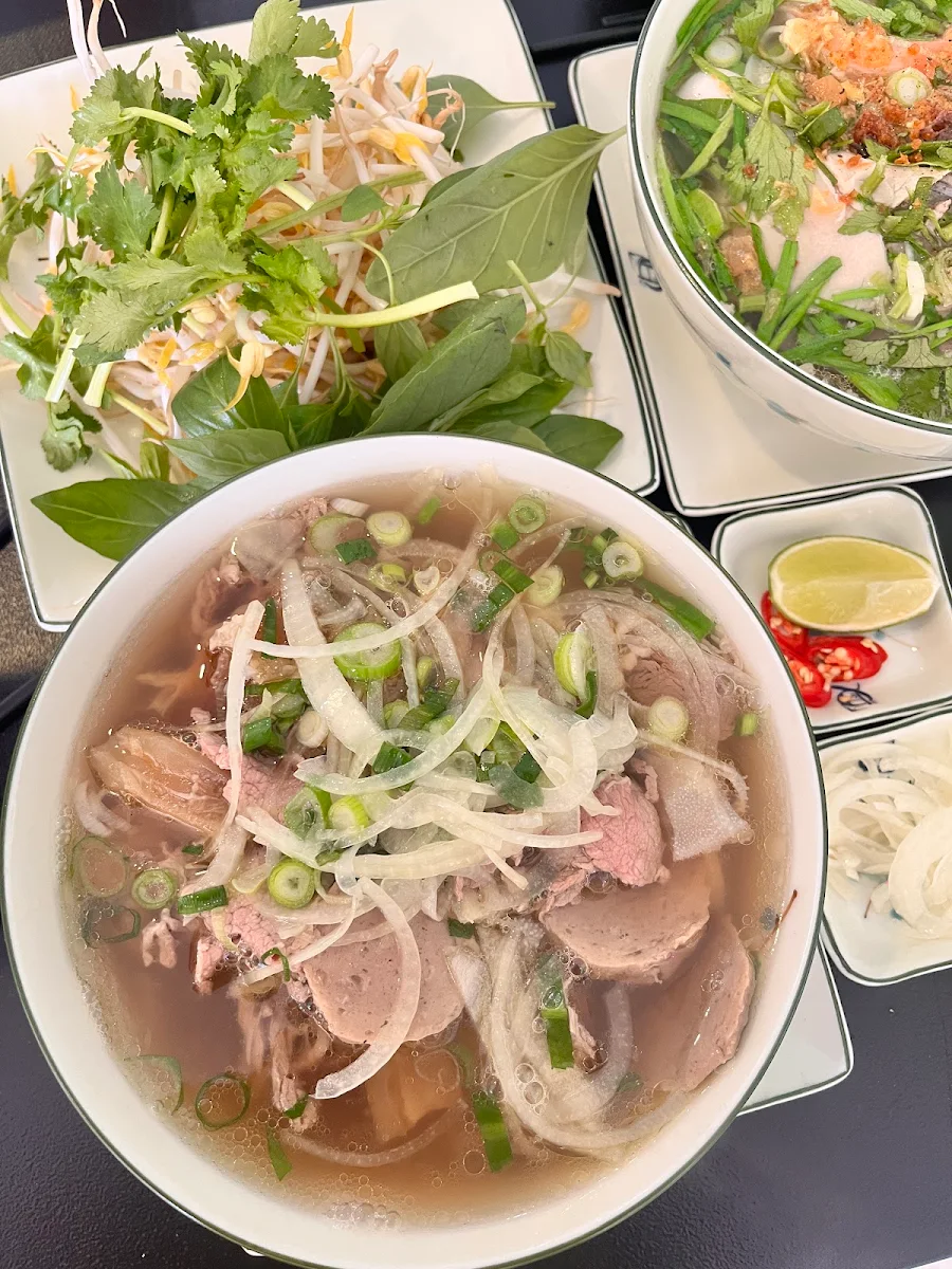 Highlights, Que Huong Restaurant