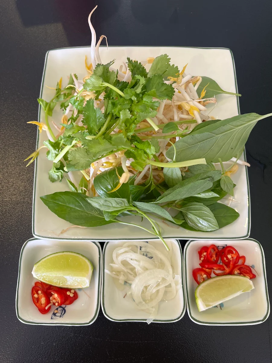 Highlights, Que Huong Restaurant
