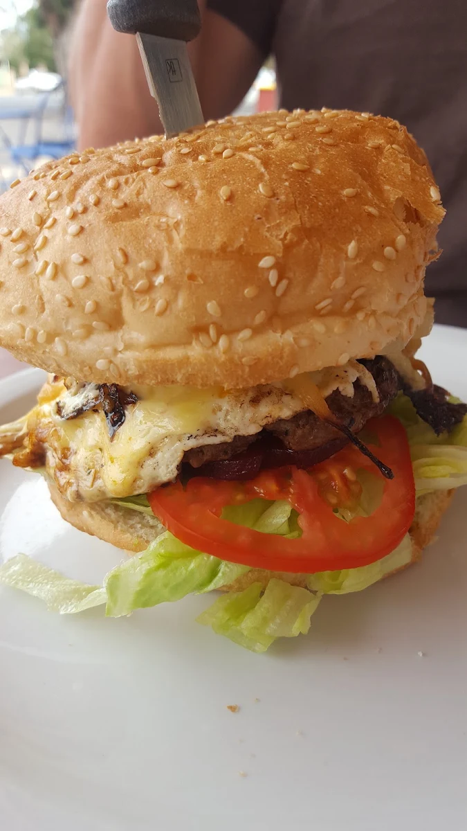 Hamburger, Izzy's Cafe