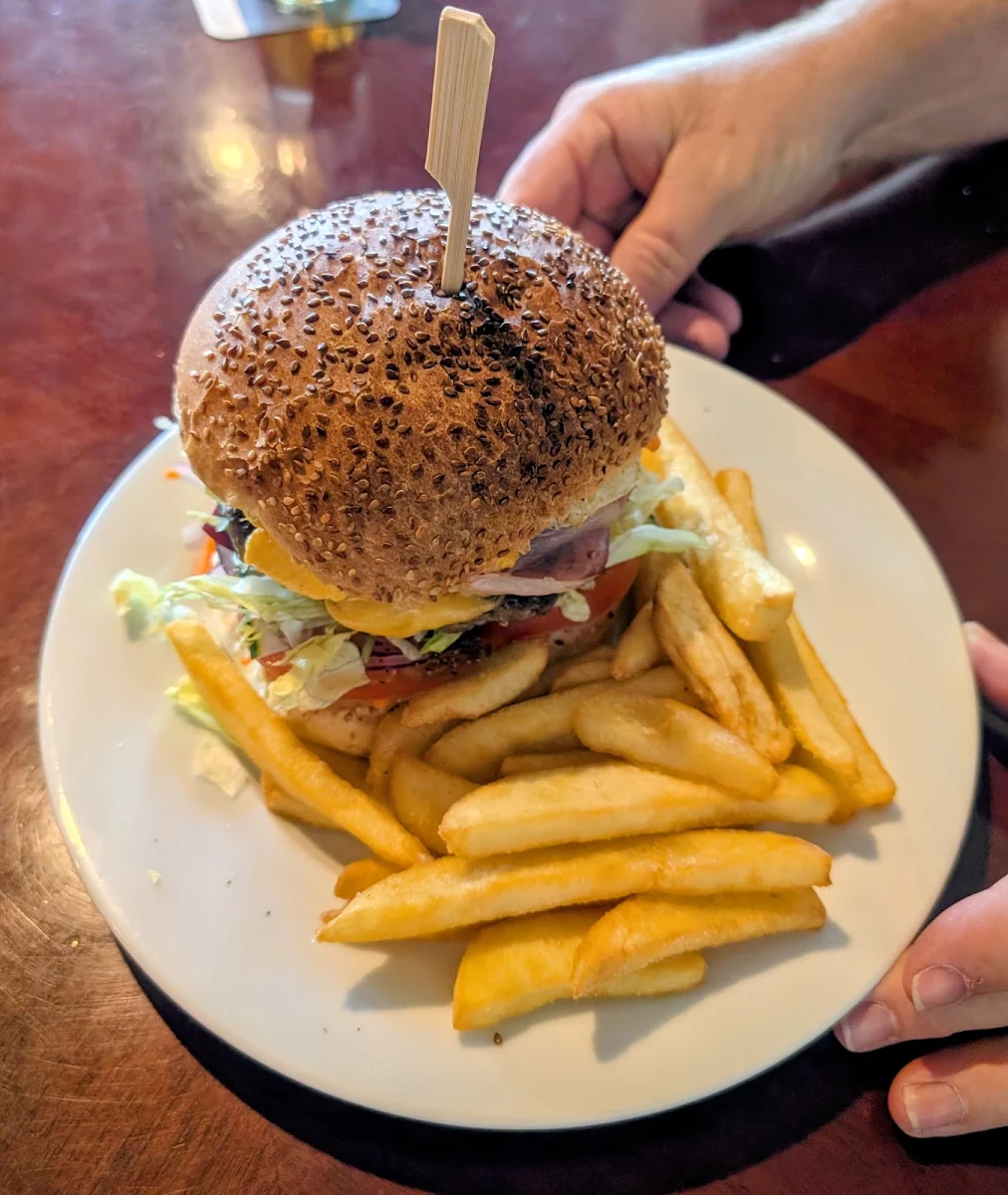 Highlights, 369 Bar & Grill