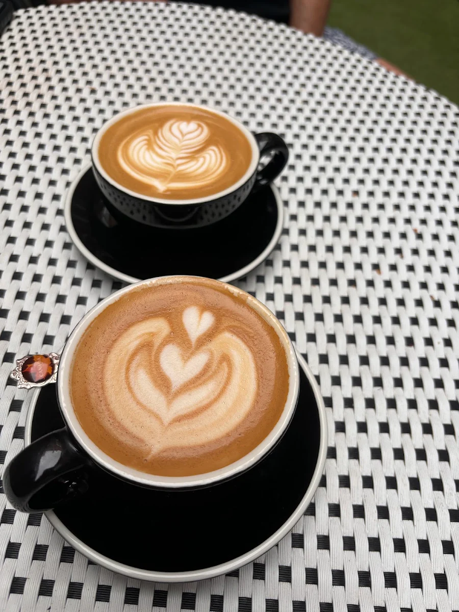 Flat White, Essence Coffee