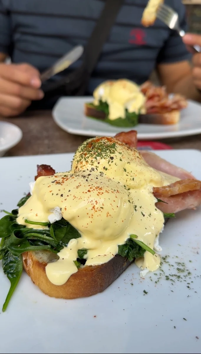 Highlights, Breve's Cafe & Bar