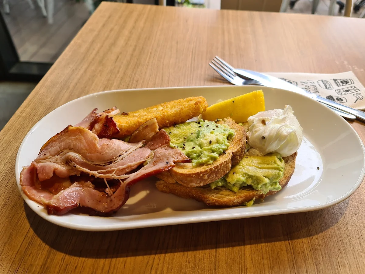 Smashed Avo Poached Egg Bacon & Hash Browns