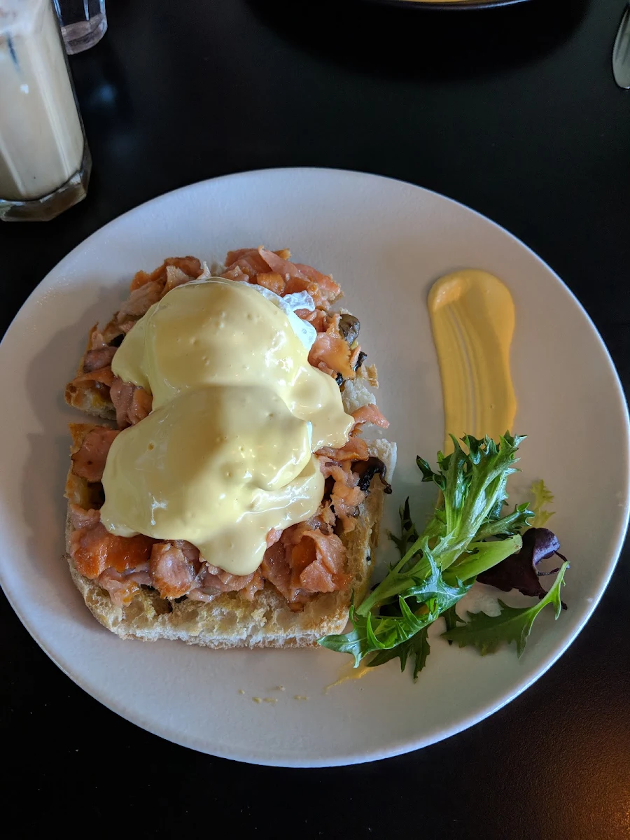 Eggs Benedict, Aarth Cafe